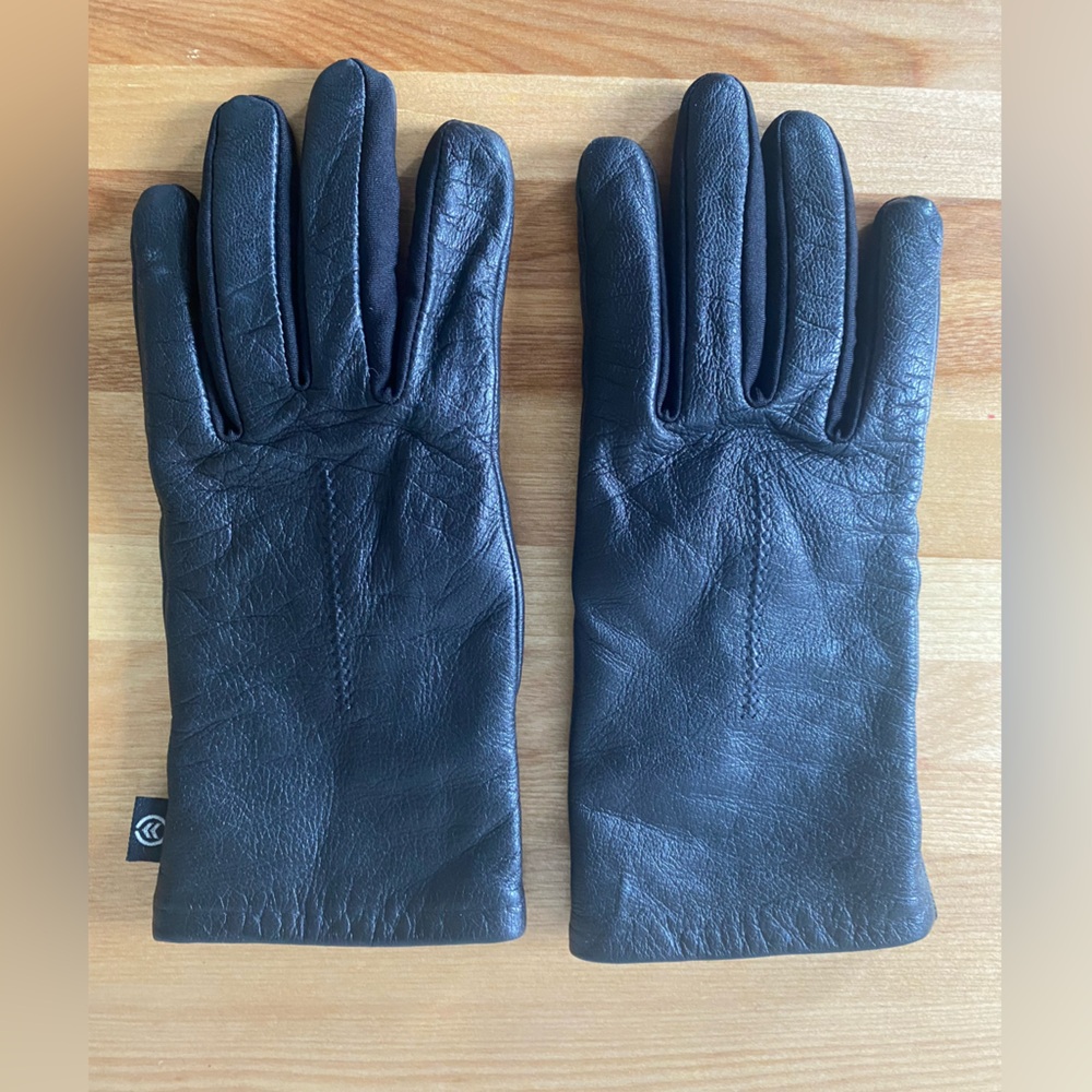 Isotoner Women’s Leather Gloves